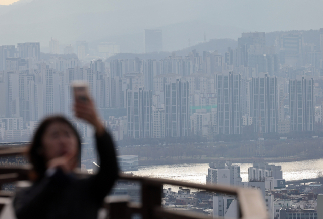 9일 남산에서 바라본 서초구 일대 아파트 단지 모습.연합뉴스
