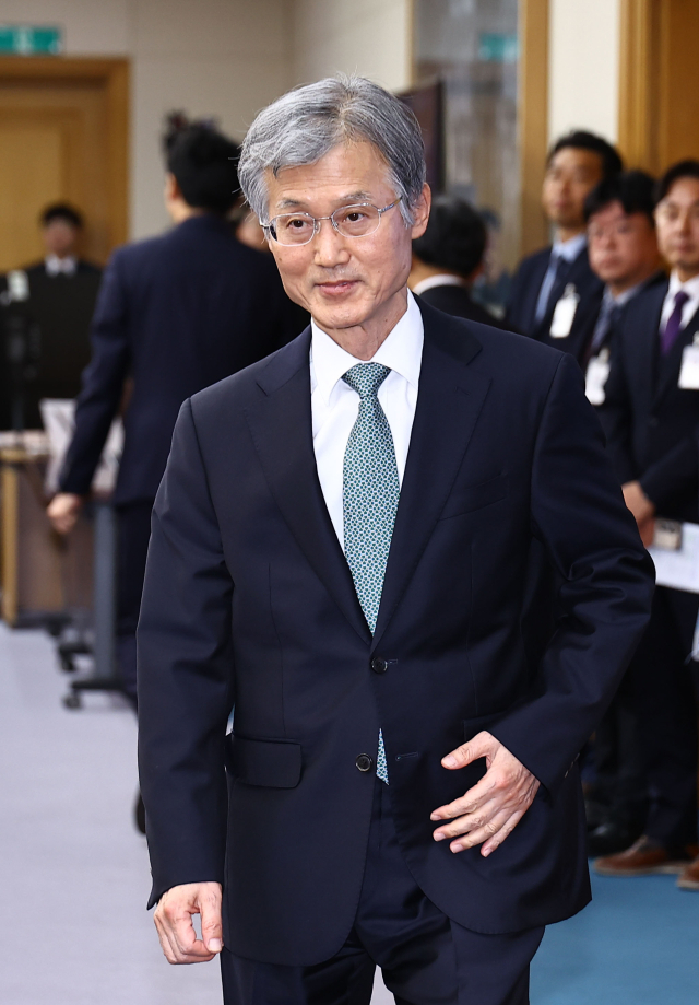 조희대 대법원장이 5일 서울 서초구 대법원에서 열린 전국법원장회의 정기 회의에 참석해 인사말을 하기 위해 연단으로 향하고 있다.공동취재단