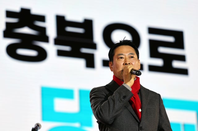 <b>장동혁</b>, '우향우' 탈피 <b>시사</b>…"계엄·탄핵 책임감…<b>변화</b> 시작하려 해"