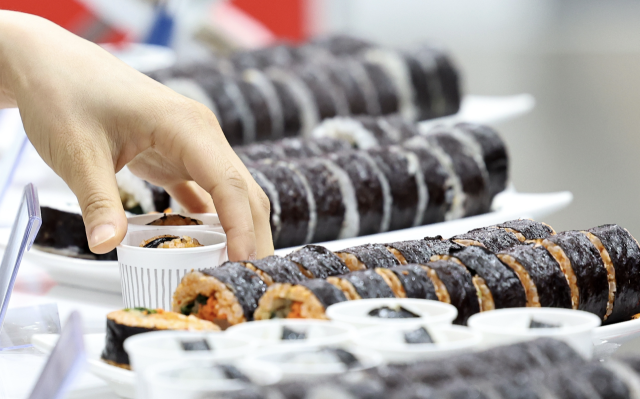 김밥 한 줄도 이제 4천원이라니… 진짜 월급 빼고 다 오르네