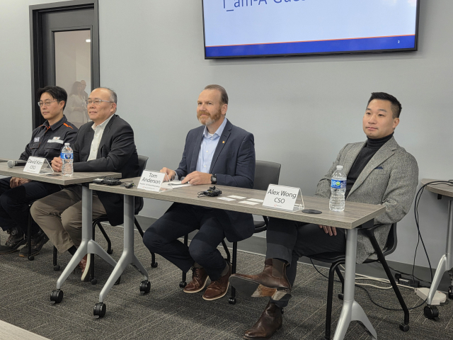 조종우(왼쪽부터) 한화필리조선소장,<a href=