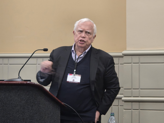 제임스 헤크먼 시카고대 석좌교수가 3일(현지 시간) 미국 펜실베이니아주 필라델피아에서 열린 전미경제학회(AEA) 연례총회에 참석해 강연하고 있다.