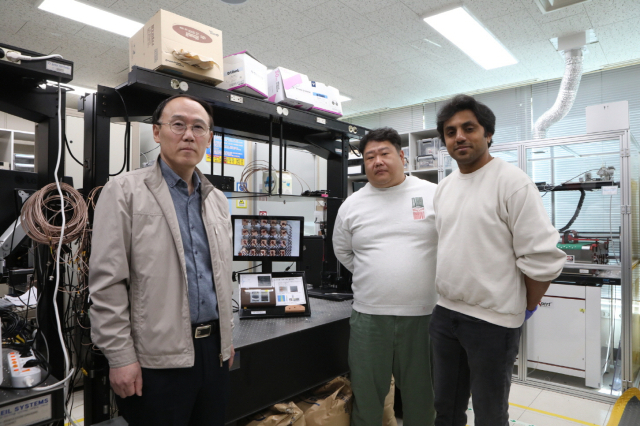 한국기계연구원 바이오기계연구실 허신(왼쪽 첫번째) 책임연구원 연구팀.사진제공=한국기계연구원