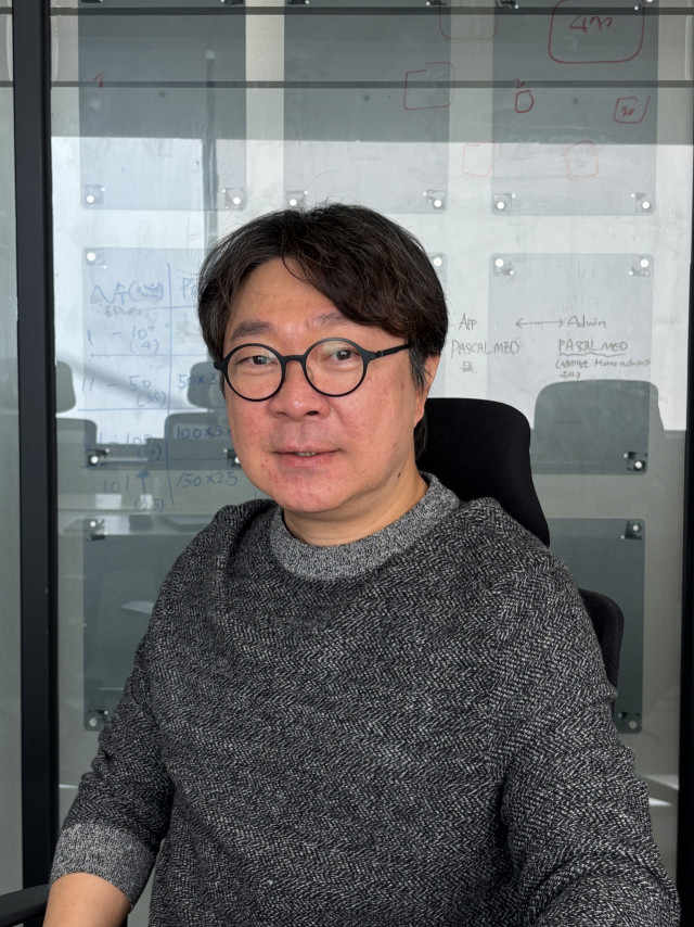 김재학 뷰브레인헬스케어 대표가 7일 서울경제신문과 인터뷰를 하고 있다. 이정민 기자