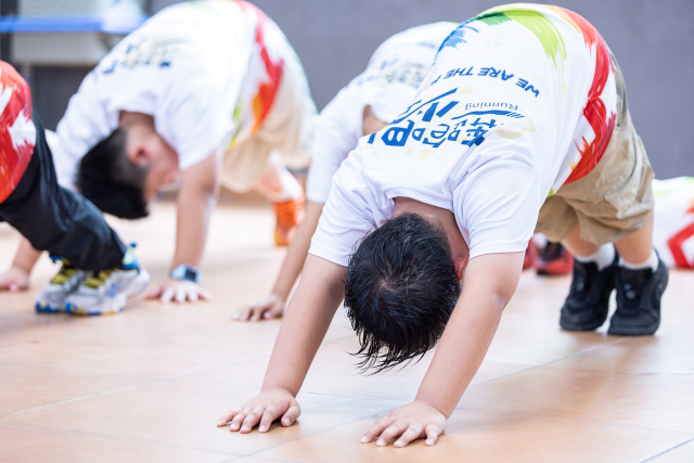 지난해 7월 중국 저장성 후저우시의 한 중학교에서 열린 체중 관리 캠프에 참가한 학생들이 운동을 하고 있다.신화연합뉴스