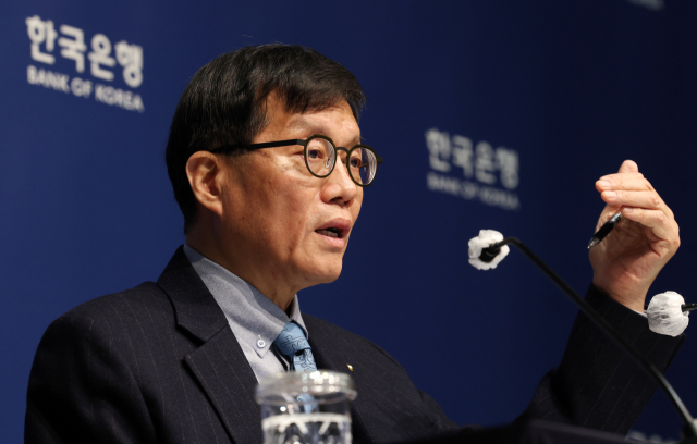 이창용 한국은행 총재가 15일 서울 중구 한국은행에서 기자간담회를 하고 있다.공동취재단