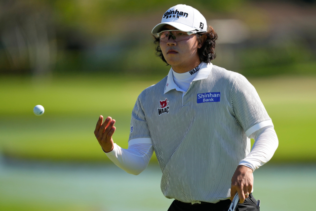 ‘선두 김성현’ vs ‘컷 탈락 이승택’ 가른 ‘벙커샷’…김성현 4개 ...