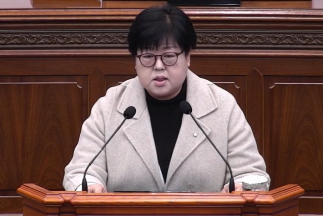 5분 자유발언 중인 김미나 국민의힘 창원시의원.본회의 유튜브 갈무리.