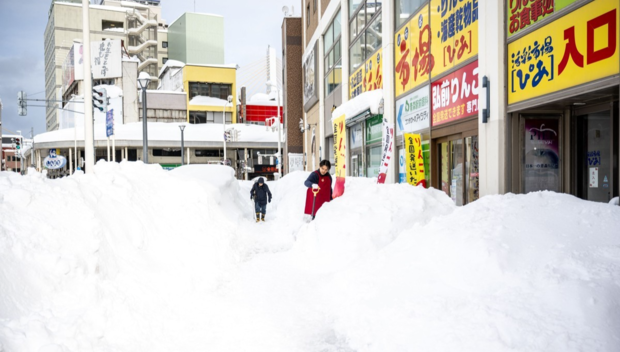 “지금이라도 여행 취소해야 하나”...‘3ｍ’ 역대급 폭설에 30명 숨지고 난리 난 일본