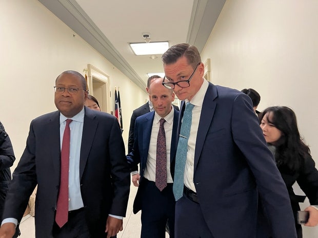 해롤드 로저스(가운데) 쿠팡 한국법인 임시대표가 23일(현지 시간) 미 워싱턴DC 연방의회에서 하원 법사위 증언을 위해 출석하고 있다. 이태규 특파원