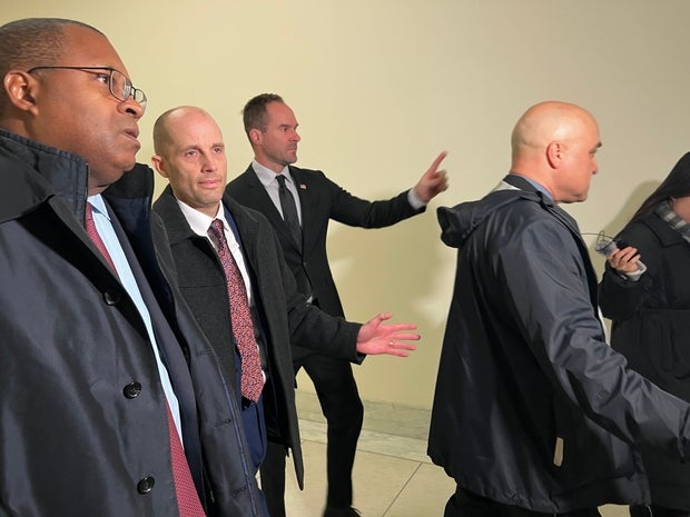 해롤드 로저스(가운데) 쿠팡 한국법인 임시대표가 23일(현지 시간) 미 워싱턴DC 연방의회에서 하원 법사위 증언을 위해 출석하고 있다. 이태규 특파원