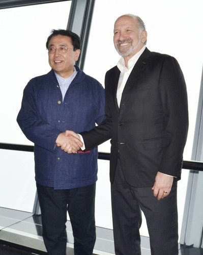 Akazawa (left) Japanese Minister of Economy, Trade and Industry and Rutnick, U.S. Secretary of Commerce.  Yonhap News Agency