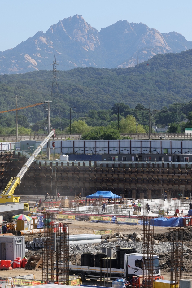 경기 고양시 덕양구 도내동 창릉지구에서 한국토지주택공사(LH) 공공주택지구 건설 작업이 진행되고 있다. 연합뉴스