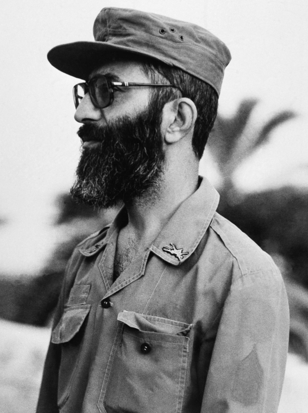 아야톨리 알리 하메네이가 대통령이던 1981년 군복을 입고 있는 모습. AP연합뉴스