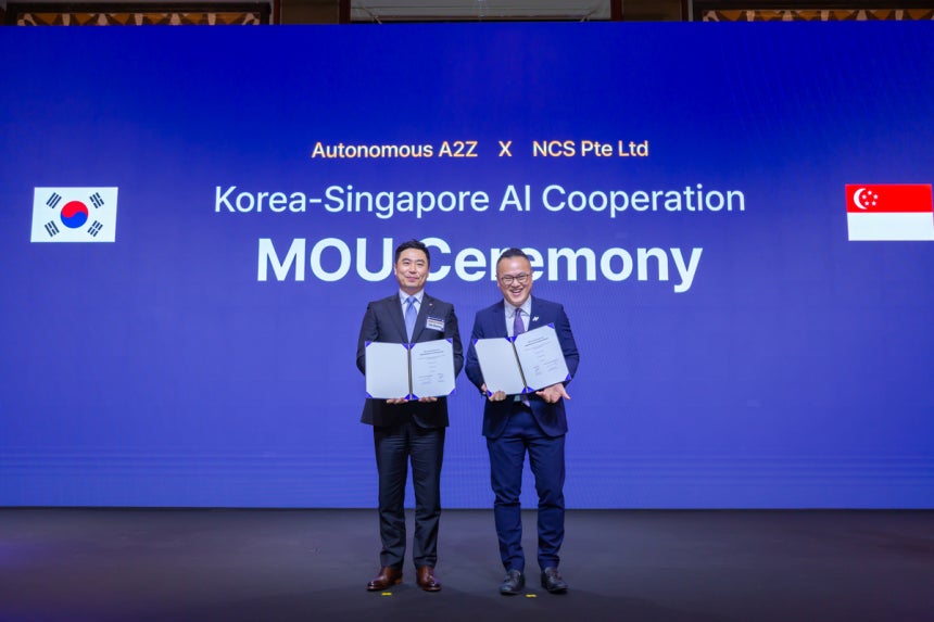 이달 2일(현지 시간) 싱가포르 샹그릴라 호텔에서 한지형(왼쪽) 오토노머스에이투지 대표와 샘 류 NCS 차기 최고경영자(CEO)가 만나 양사의 자율주행 프로젝트 협력 확대를 위한 