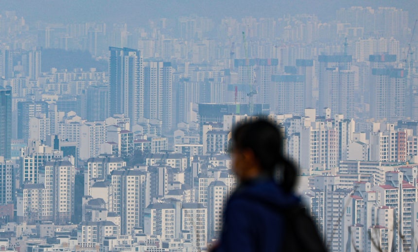 서울 중구 남산에서 바라본 아파트 단지.뉴스1