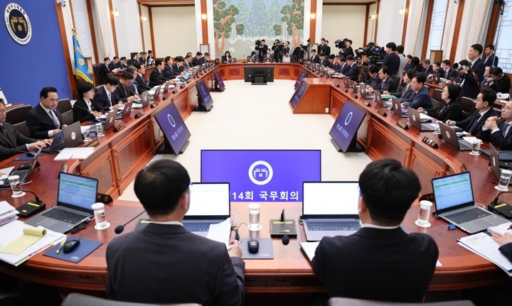 이재명 대통령이 6일 청와대에서 국무회의 겸 비상경제점검회의를 주재하고 있다. 청와대통신사진기자단