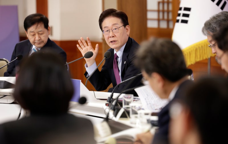 靑 “명확한 종전 선언 전까지 비상대응체제 엄중히 유지” 서울경제 관련 대표 이미지