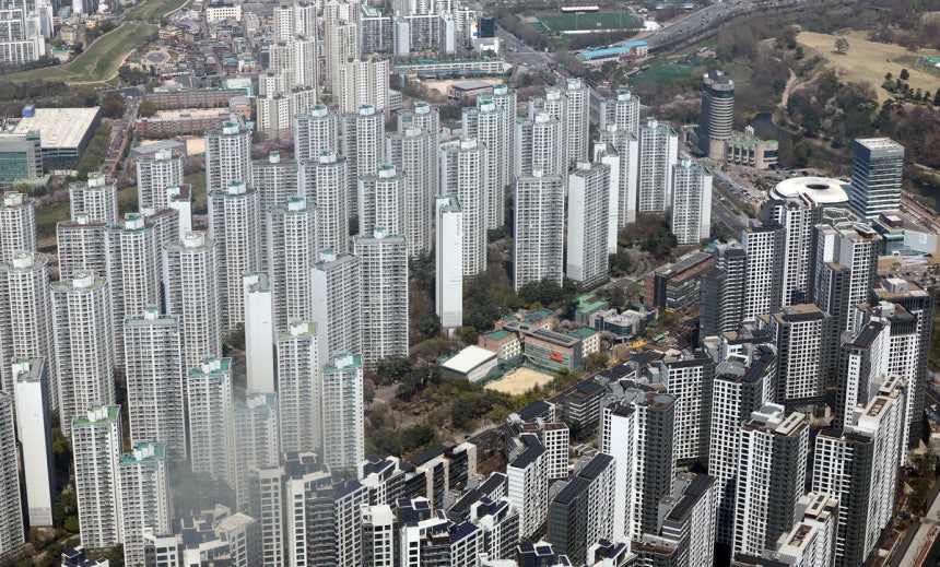 서울 송파구 롯데월드 타워에서 바라본 아파트 단지.뉴스1
