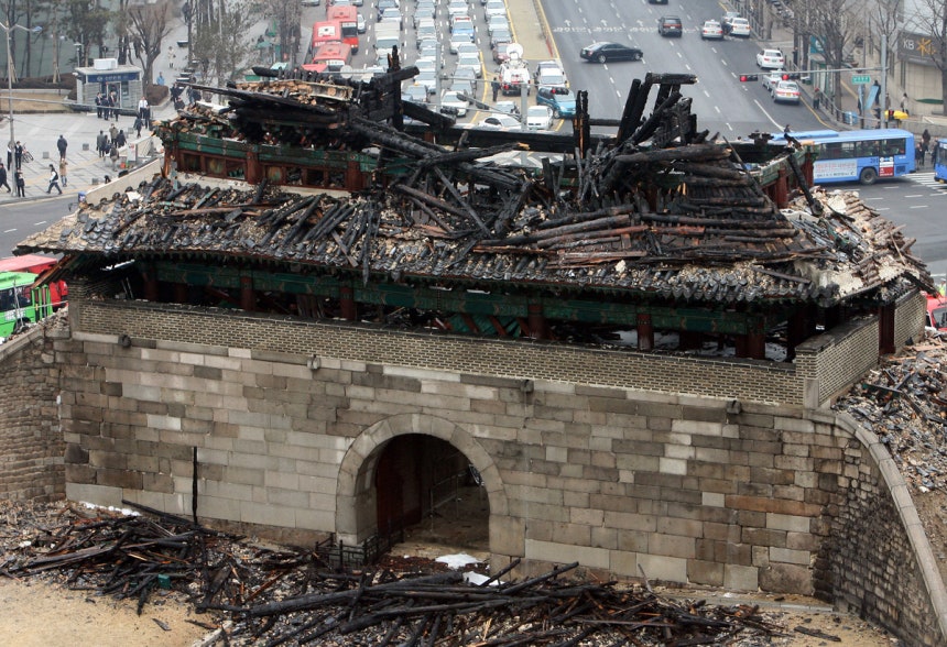 불에 탄 숭례문.연합뉴스