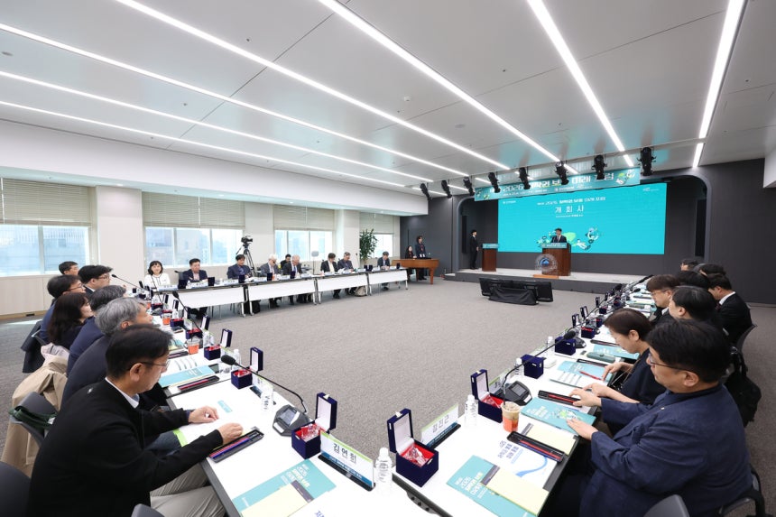 한국저작권보호원이 이달 23일 개최한 ‘2026 저작권 보호 미래 포럼’에서 긴급차단 제도의 효과를 두고 토론이 펼쳐지고 있다. 사진 제공=한국저작권보호원