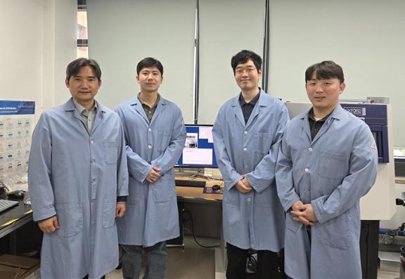 왼쪽부터) KAIST 홍승범 교수, 김성현 석-박사통합과정(제1저자), 최영우 박사, 조윤한 박사.KAIST 제공