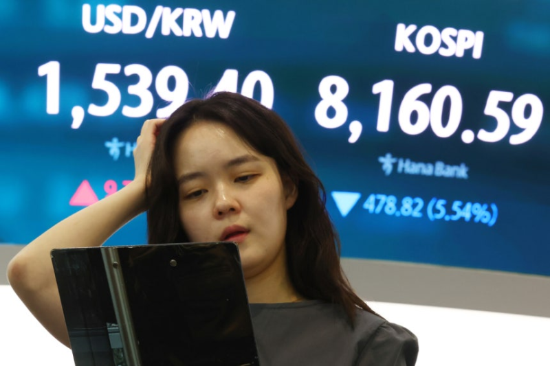 [단독]달러 안 내놓는 기업들…환율 1560원 넘었다