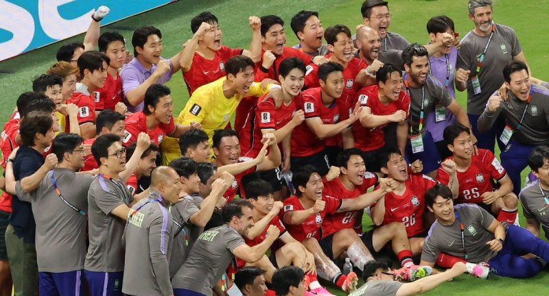 “대한민국, 32강 진출 확률 93%”…황인범·오현규 역전 드라마에 조별리그 ‘5부 능선’ 넘어
