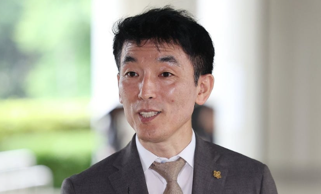 김용현 전 국방장관 변호인단 사임…‘법정 소란’ 이하상 등 <b>변호사</b> 3...