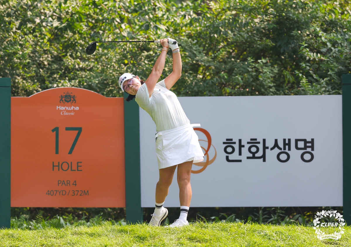 ‘63타 폭발’ <b>이민영</b>, 7차 연장 끝 역전 우승…JLPGA 통산 8승째