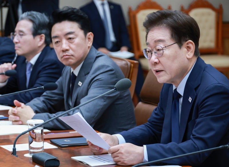 李대통령 “메가프로젝트 시간낭비 안돼…환경평가 기존결과 원용”