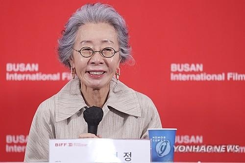 배우 윤여정, 美 최고 방송시상식 에미상 여우조연상 후보에