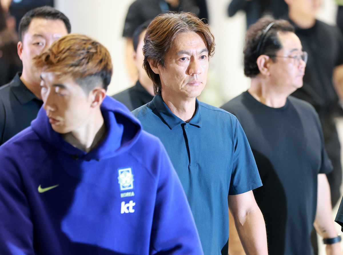 “국민께 죄송…청문회 출석할 것”…‘도피’ 의심 받았던 홍명보, 사과 담긴 입장 밝혔다