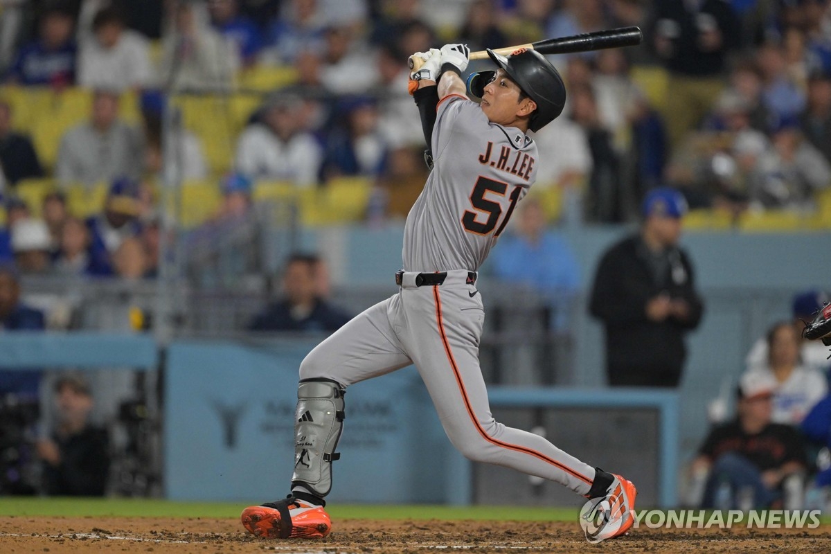 <b>이정후</b>, MLB 후반기 첫 경기 <b>3안타</b>…타격 4위