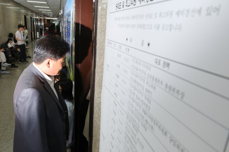 與, 전대 기탁금 2000만원씩 인하…당대표 8000만·<b>최고위원</b> 3000만원
