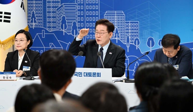 李대통령 “지연된 <b>3기신도시</b>, 착공까지 60개월…절반까지 줄일 것”