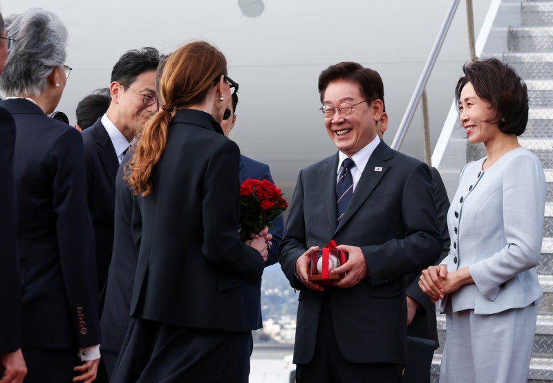 李 <b>대통령</b>, 美샌프란시스코 도착…젠슨 황 등 만나 ‘AI동맹’