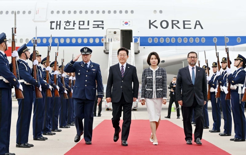 李<b>대통령</b>, <b>칠레</b> 산티아고 도착…“한-<b>칠레</b> FTA 진화해야”