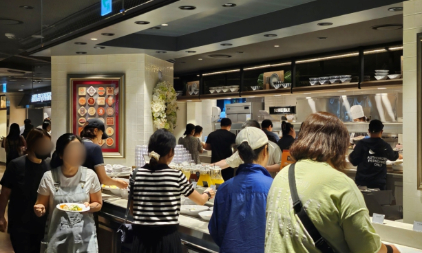 “오늘 밥부터 술까지 내가 쏠게”…가성비 맛집 소문나자 사람들 ‘이곳’ 몰렸다