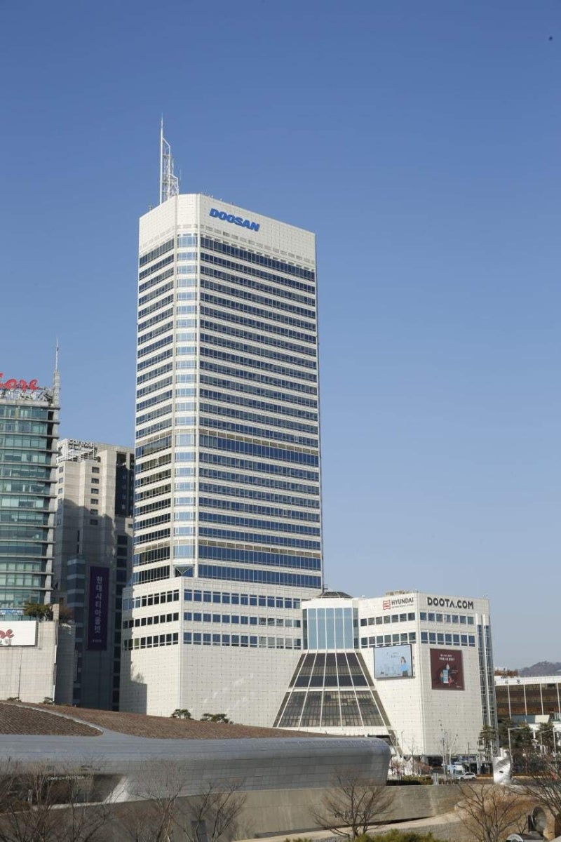 “2.3조에 싸게 샀다”…<b>실트론</b> 품은 두산, 5% ‘쑤욱’ [줍줍리포트]