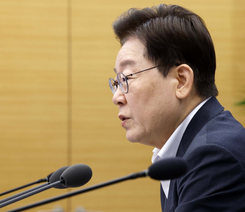 이재명 대통령이 21일 청와대에서 열린 정부 출범 이후 첫 반부패정책협의회에서 발언하고 있다. 청와대사진기자단