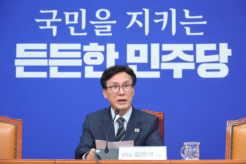 <b>김민석</b> ‘<b>메가텐</b>’ 띄워 내부 혁신 속도전…메가프로젝트 지원부터 청년...