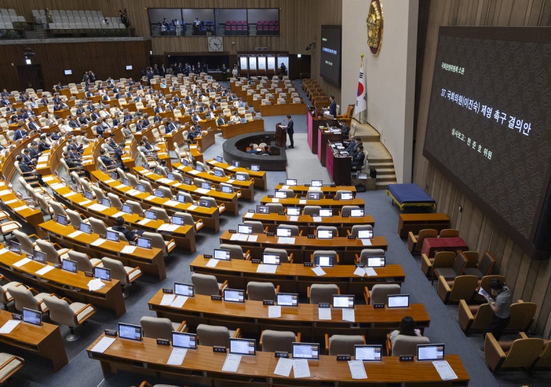 <b>이진숙 제명</b> 촉구안 본회의 통과…헌정사 첫 사례