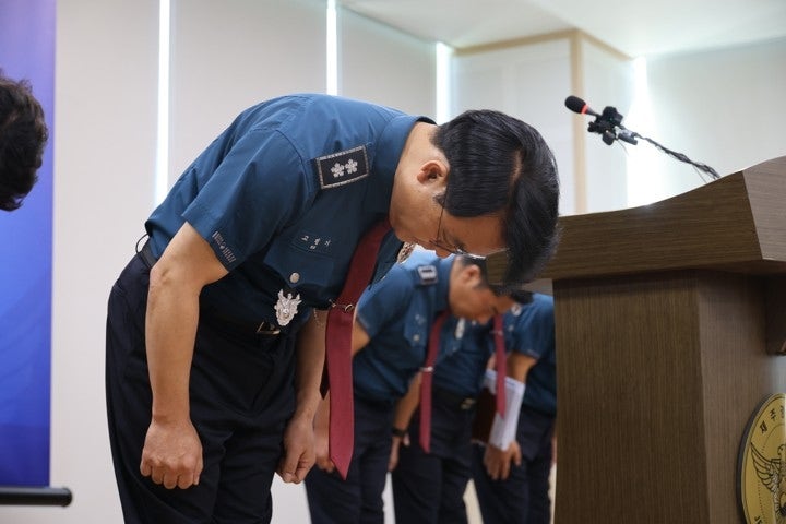 <b>제주경찰청장</b> “유가족께 죄송…<b>제주</b> 실종 사건 전면 재조사”
