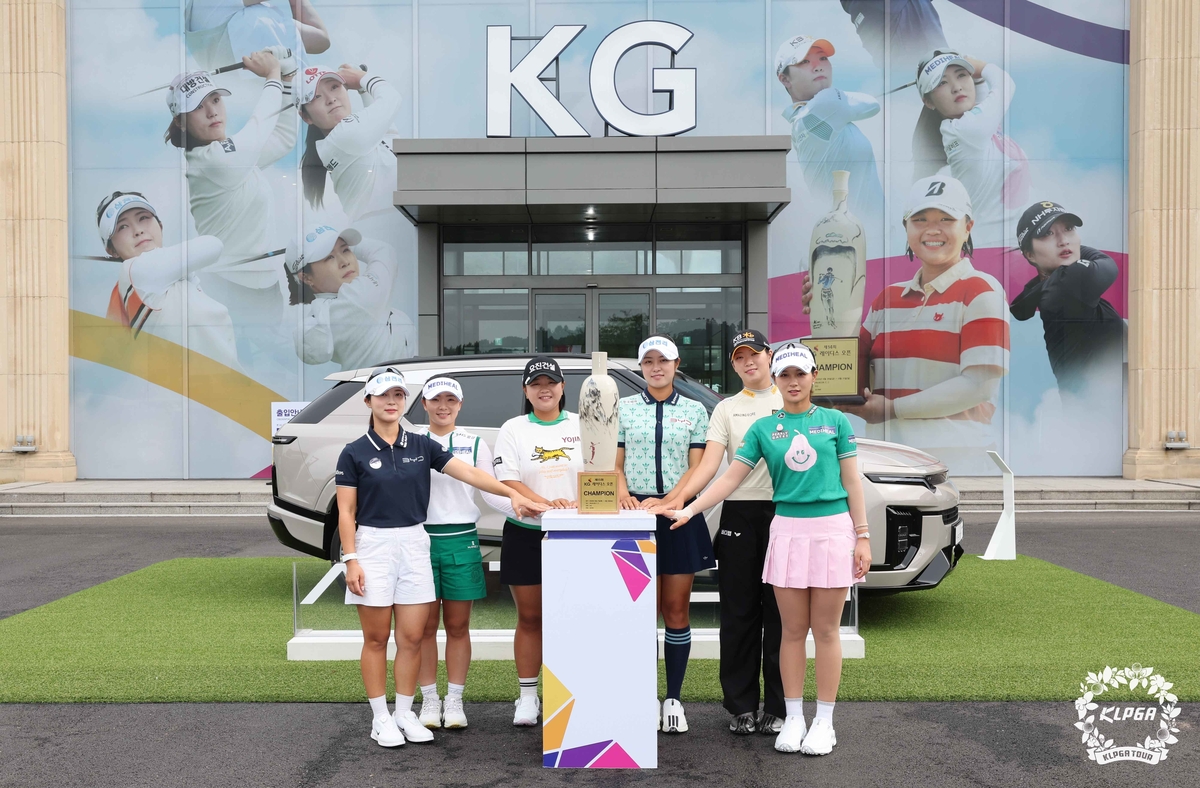 <b>신다인</b>, KG 레이디스 오픈 2연패 도전…공동 선두 도약