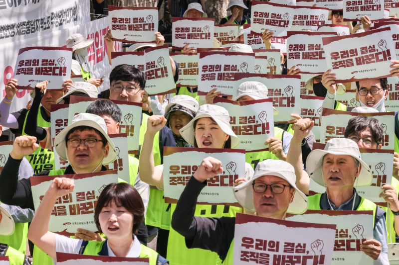 9급 <b>공무원</b> 초임 月 300만 원...“16년만에 최대폭 3.9% 인상” [<b>2027년</b> 예...