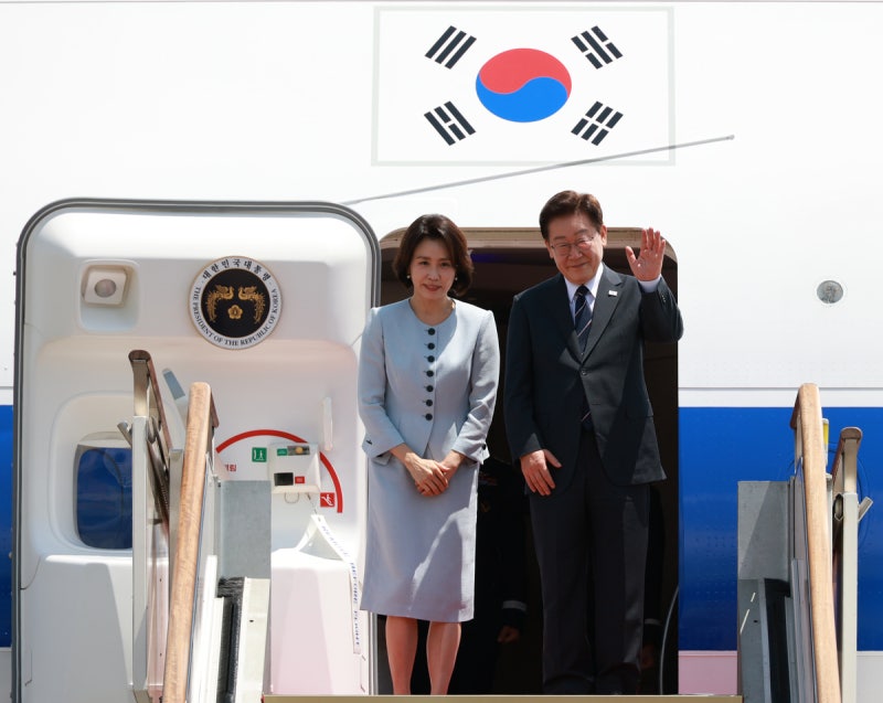 李대통령, ‘<b>뤼미에르 서밋</b>’ 공동 주재 위해 프랑스 출국
