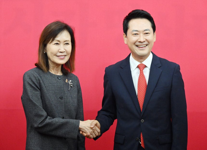 장동혁(오른쪽) 국민의힘 대표가 15일 국회에서 미셸 스틸 주한미국대사를 접견하고 있다. 오승현 기자