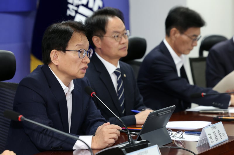 당정 ‘<b>농지 전수조사</b>’ 보완 논의…“땅 빼앗기 위한 것 아냐”