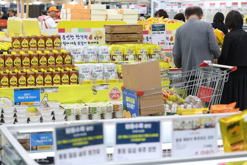 소득 개선 기대에 <b>소비심리</b> 한달 만 <b>반등</b>...2.1p 오른 106.6 [Pick코노미]